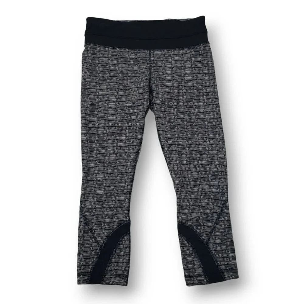 Lululemon Run Inspire Crop II Womens 6 Luxtreme Textured Wave Black Silver Spoon